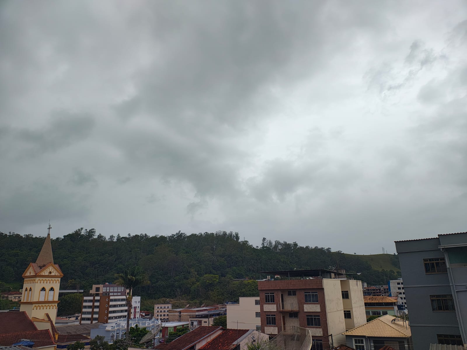 Formação de ciclone extratropical deixa Santos Dumont sob alerta de tempestade durante a semana